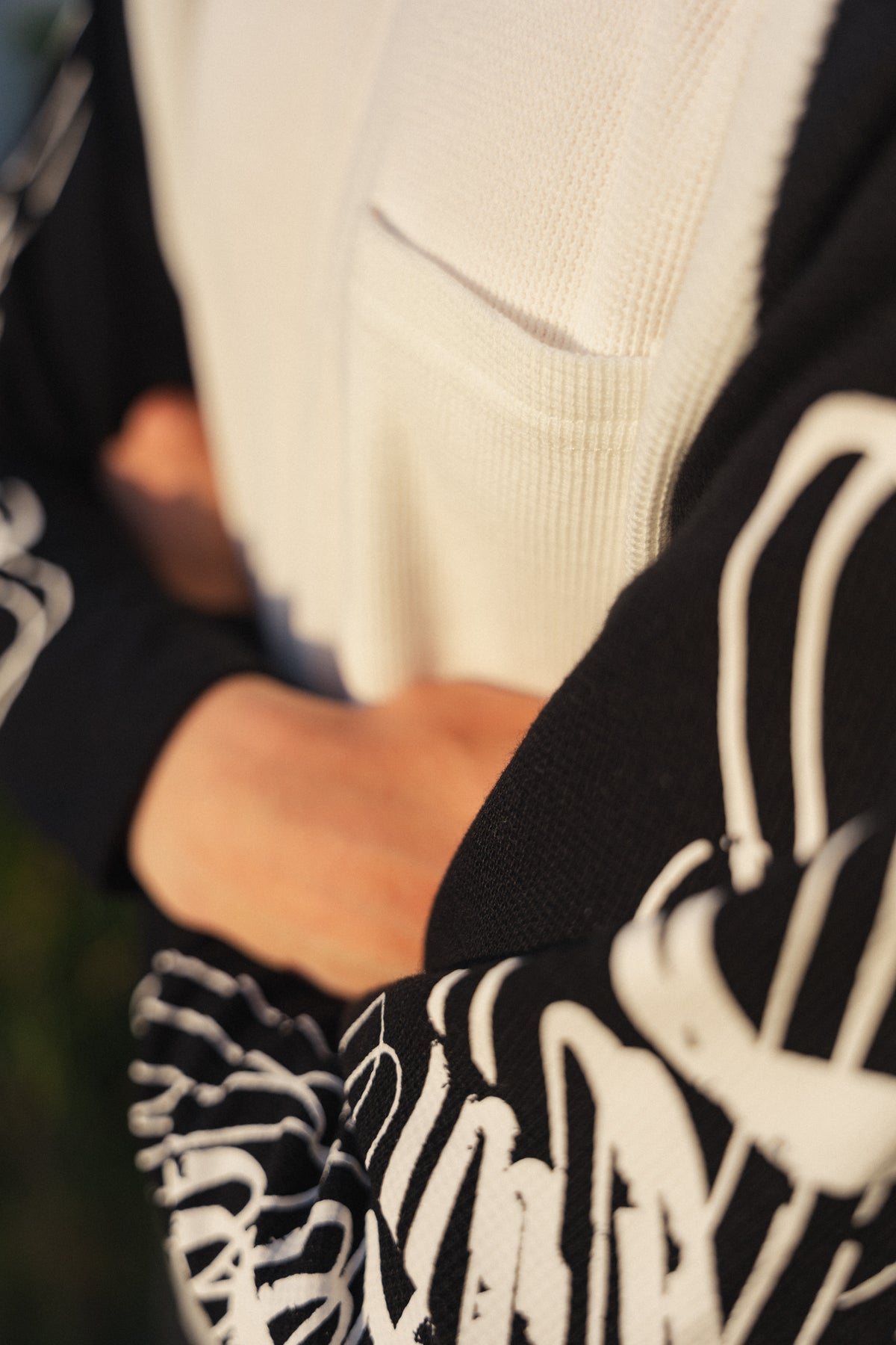 DISTRESSED LONGSLEEVE
