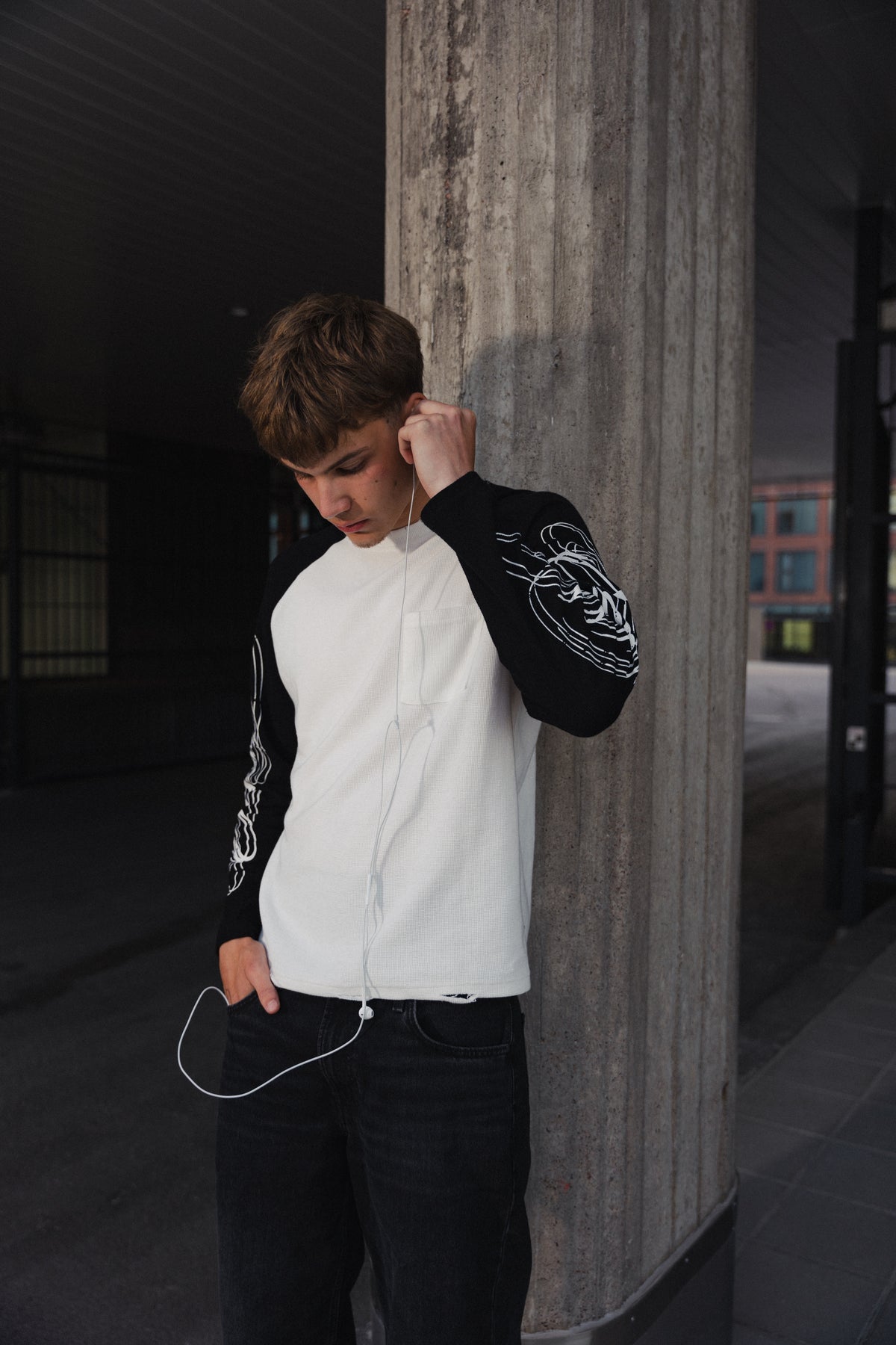 DISTRESSED LONGSLEEVE