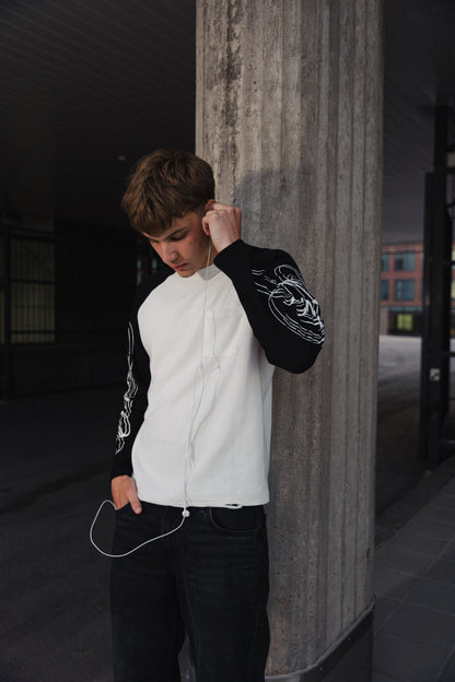 DISTRESSED LONGSLEEVE