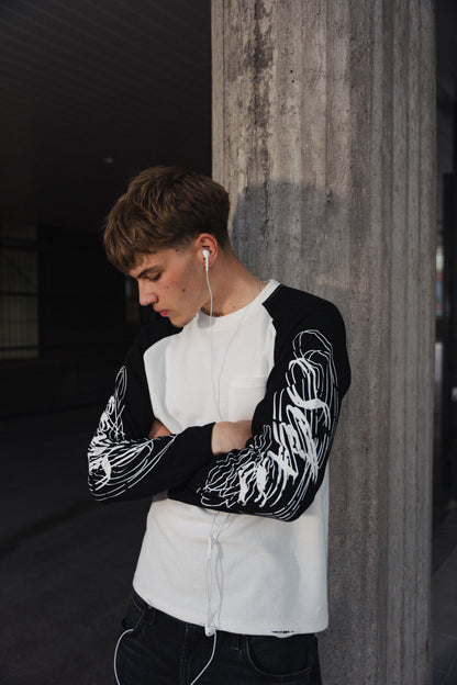 DISTRESSED LONGSLEEVE